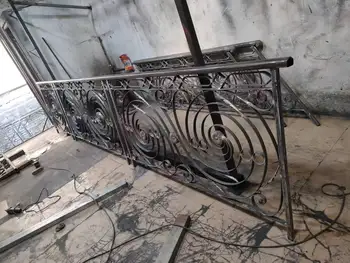 Декоративни подпорка от ковано желязо за помещения, съобразени с железни стълбищни парапети